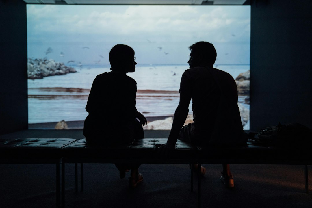 Photo couple emotional distance sadness