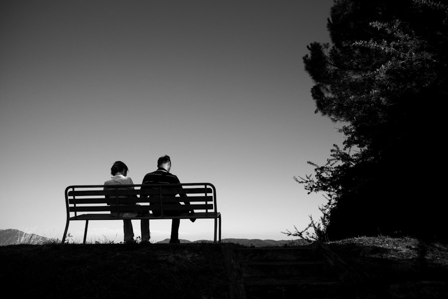 Photo couple emotional distance sadness