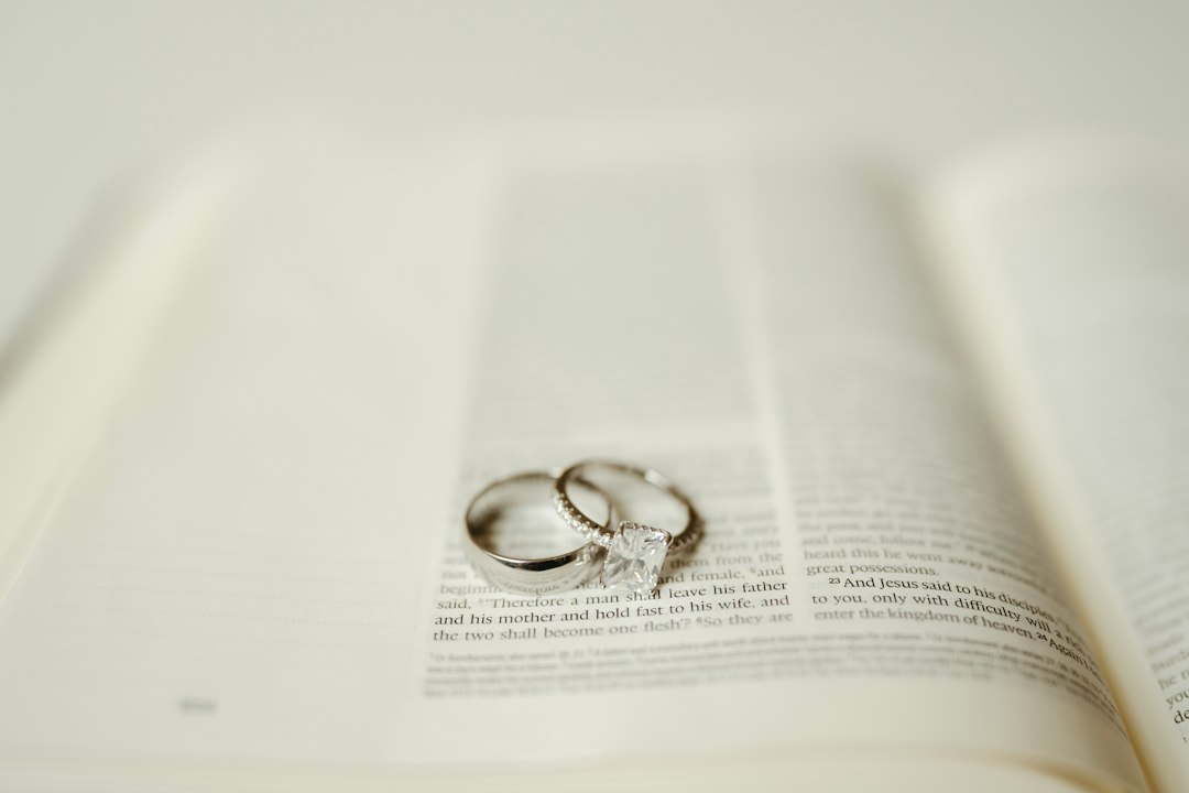 Photo Christian marriage devotional book